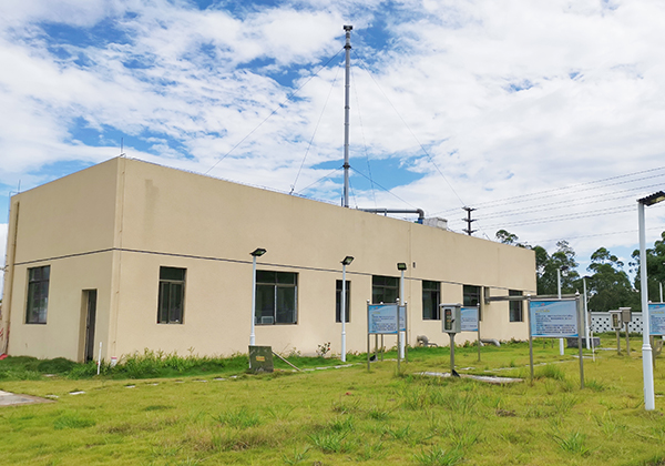 鶴山市第一座花園式地埋式污水處理廠<br />
<br />
國(guó)家財(cái)政部第四批PPP示范項(xiàng)目、江門市第一個(gè)以PPP模式建設(shè)的農(nóng)村污水處理設(shè)施項(xiàng)目。